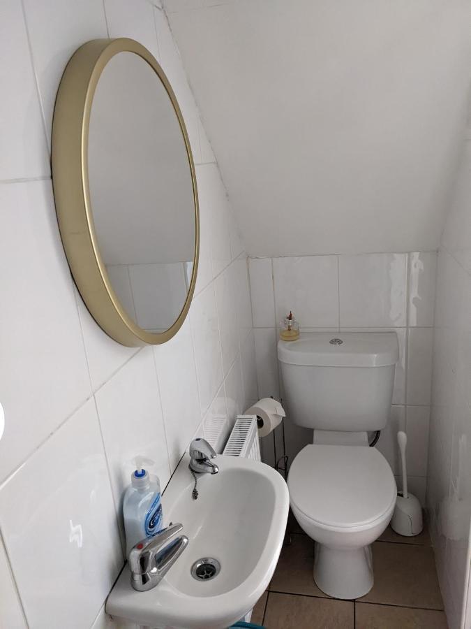 Appartamento Quiet Comfortable Patcham Studio Free Parking Hallway Shared With Host Hove Esterno foto
