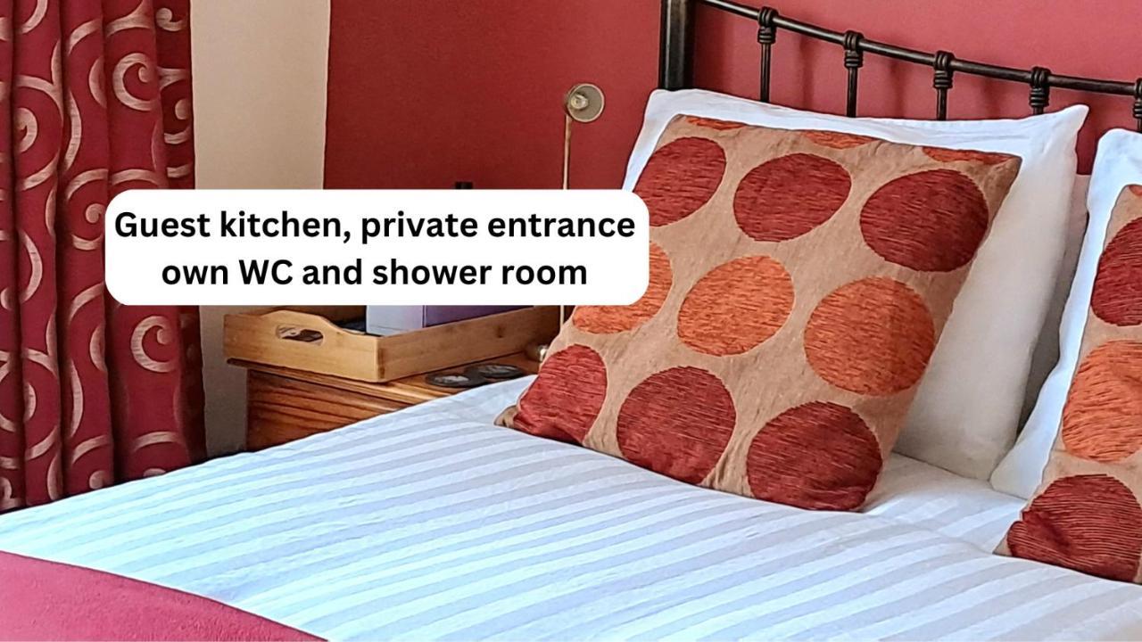 Appartamento Quiet Comfortable Patcham Studio Free Parking Hallway Shared With Host Hove Esterno foto