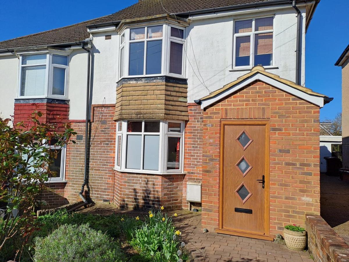 Appartamento Quiet Comfortable Patcham Studio Free Parking Hallway Shared With Host Hove Esterno foto