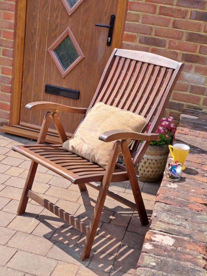 Appartamento Quiet Comfortable Patcham Studio Free Parking Hallway Shared With Host Hove Esterno foto
