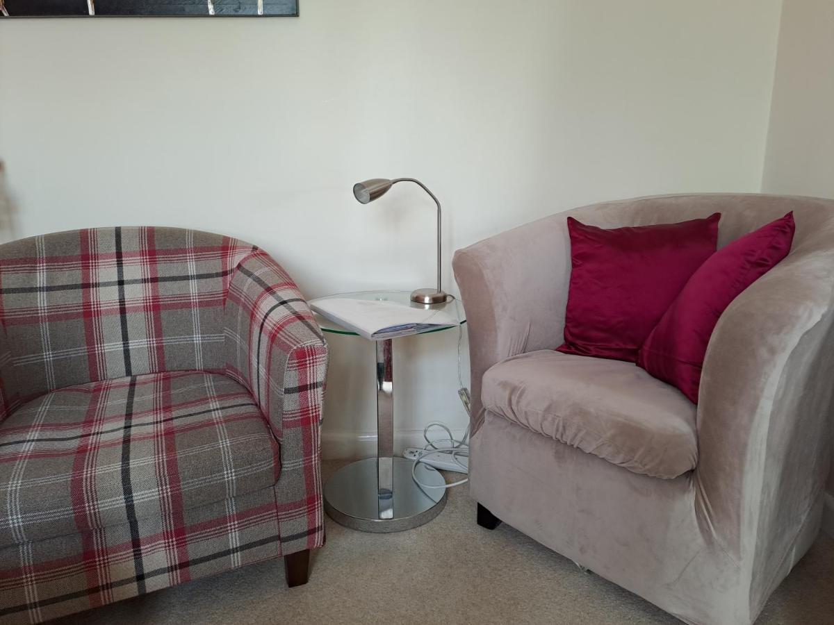 Appartamento Quiet Comfortable Patcham Studio Free Parking Hallway Shared With Host Hove Esterno foto