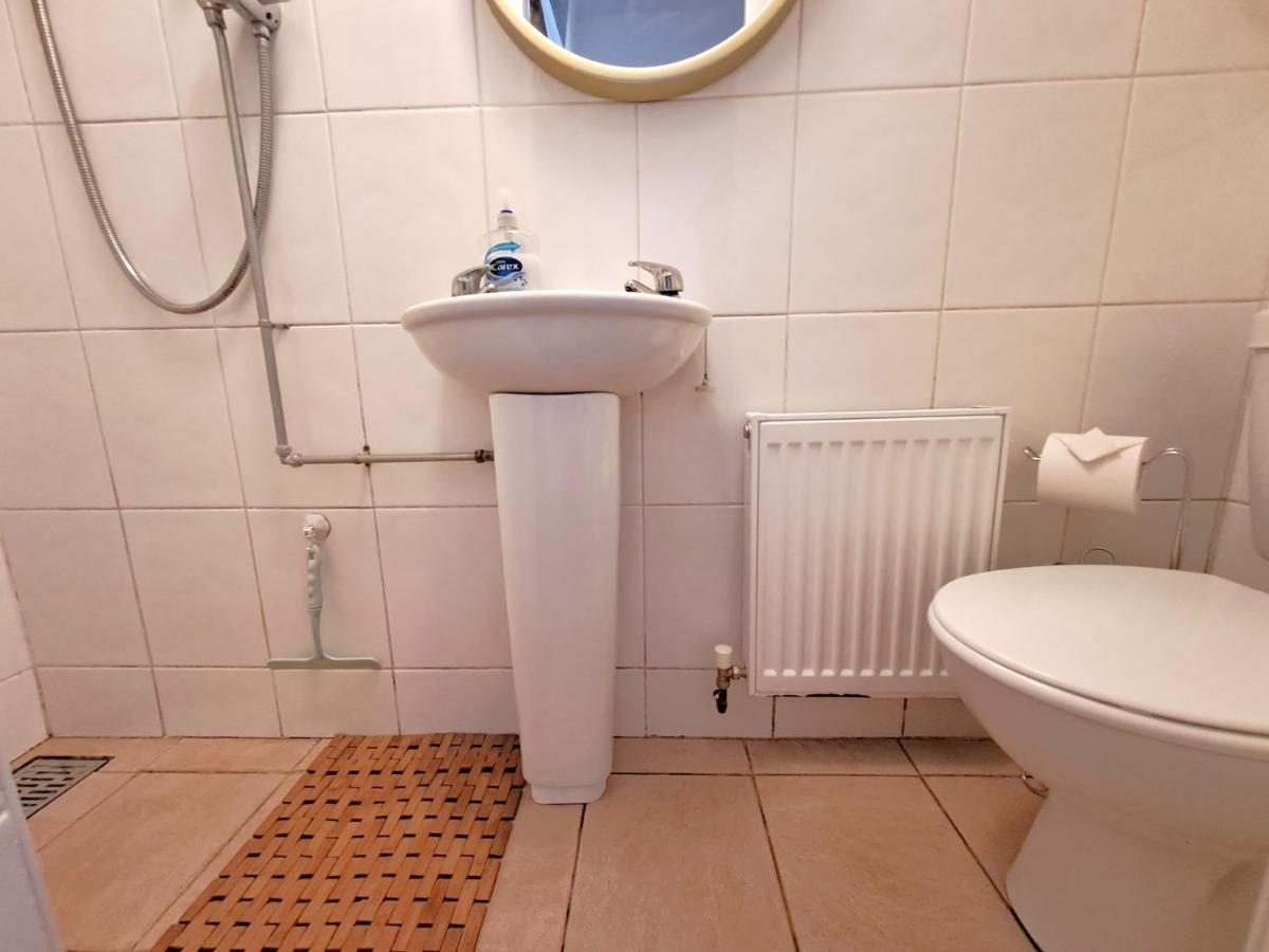 Appartamento Quiet Comfortable Patcham Studio Free Parking Hallway Shared With Host Hove Esterno foto