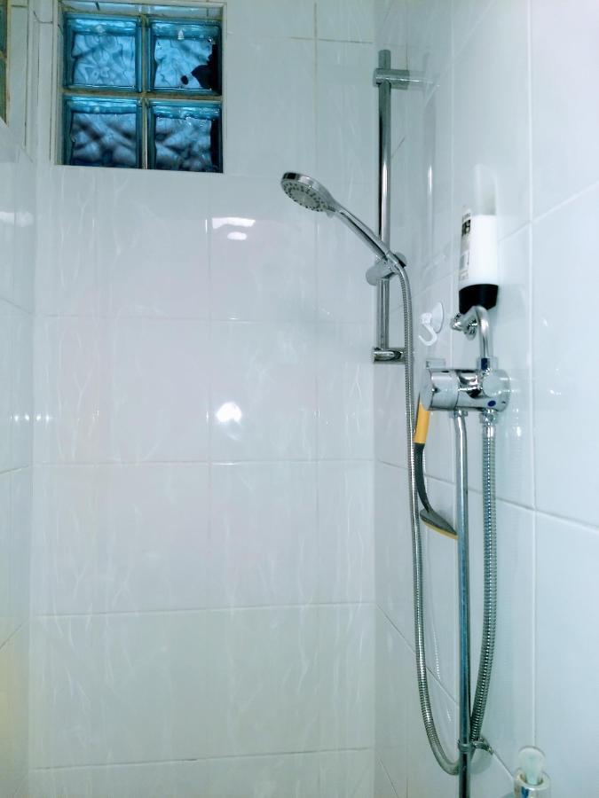 Appartamento Quiet Comfortable Patcham Studio Free Parking Hallway Shared With Host Hove Esterno foto